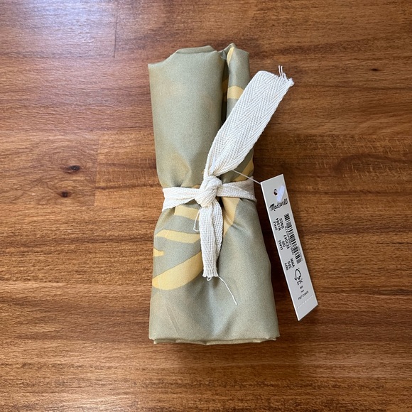 Madewell Annual Collectible Tote - Picture 2 of 3